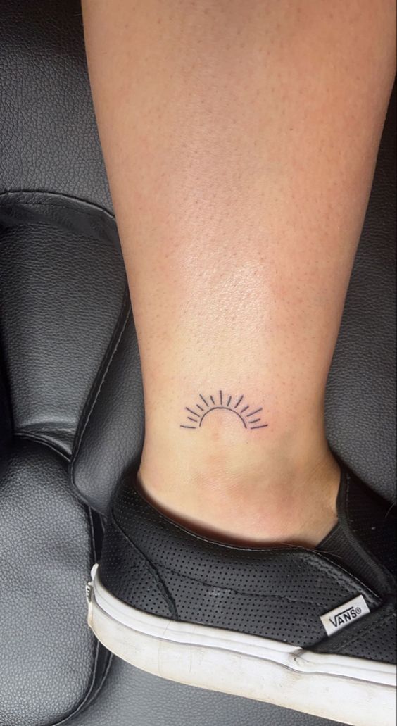 Tatouage Soleil Levant Sur La Cheville