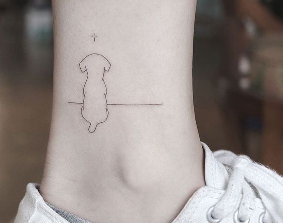 Tatouage Silhouette De Chien Et étoile Sur La Cheville