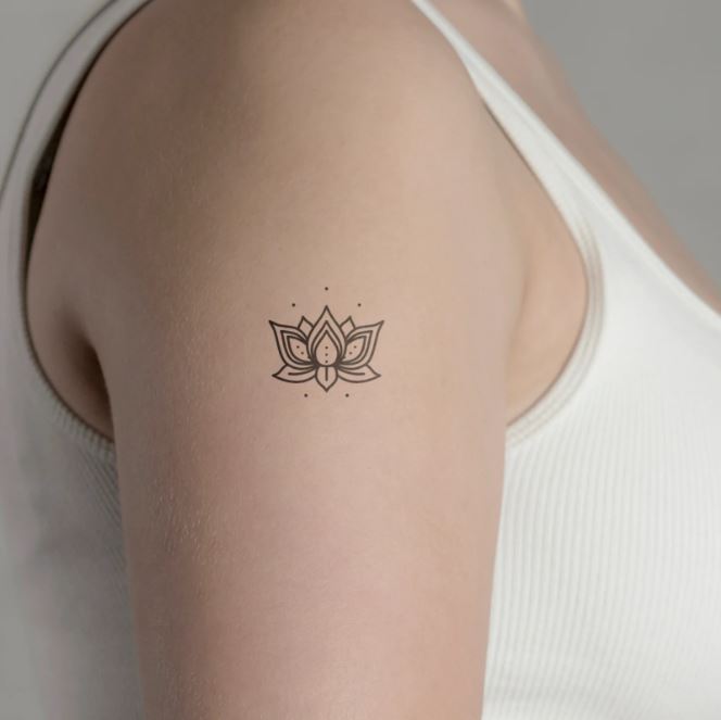Tatouage Lotus Discret Et Dots Sur Le Bras