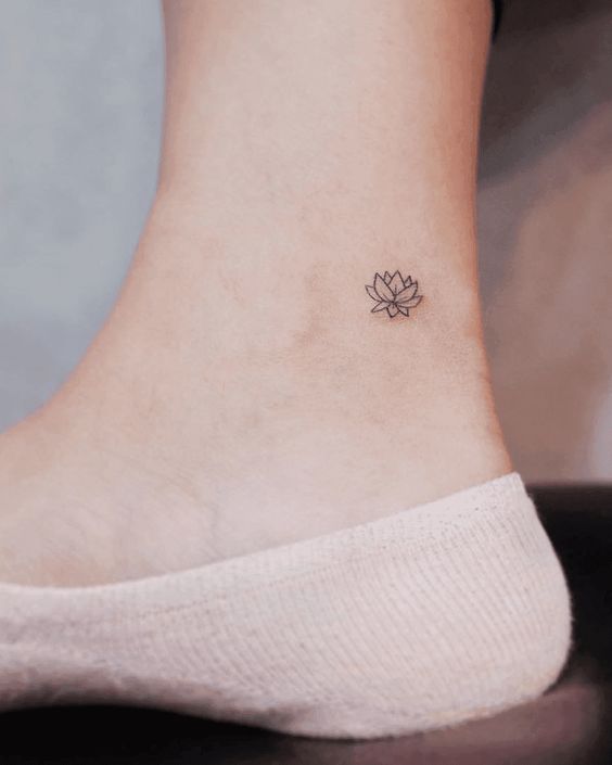 Tatouage Lotus Discret Sur La Cheville