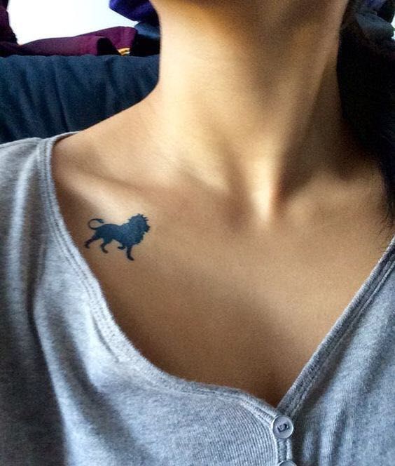 Tatouage Silhouette De Lion Discret Sur La Clavicule