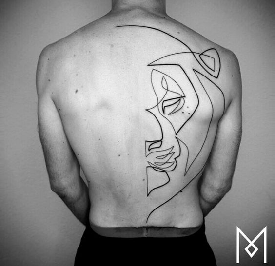 Tatouage Moitié De Lion En Trait Unique Sur Le Dos