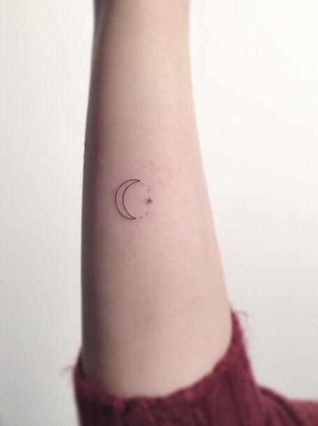 Tatouage Lune Et étoile Minimalistes Sur L'avant Bras