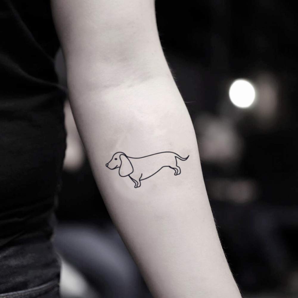 Tatouage Teckel Minimaliste Sur L'avant Bras